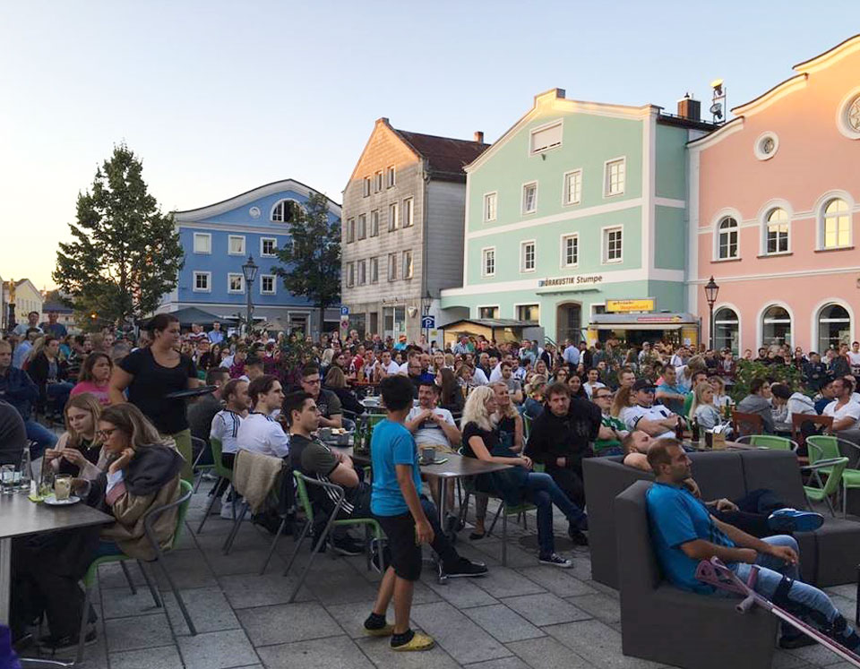 Zünftige Stimmung beim Freyunger Feyerabend