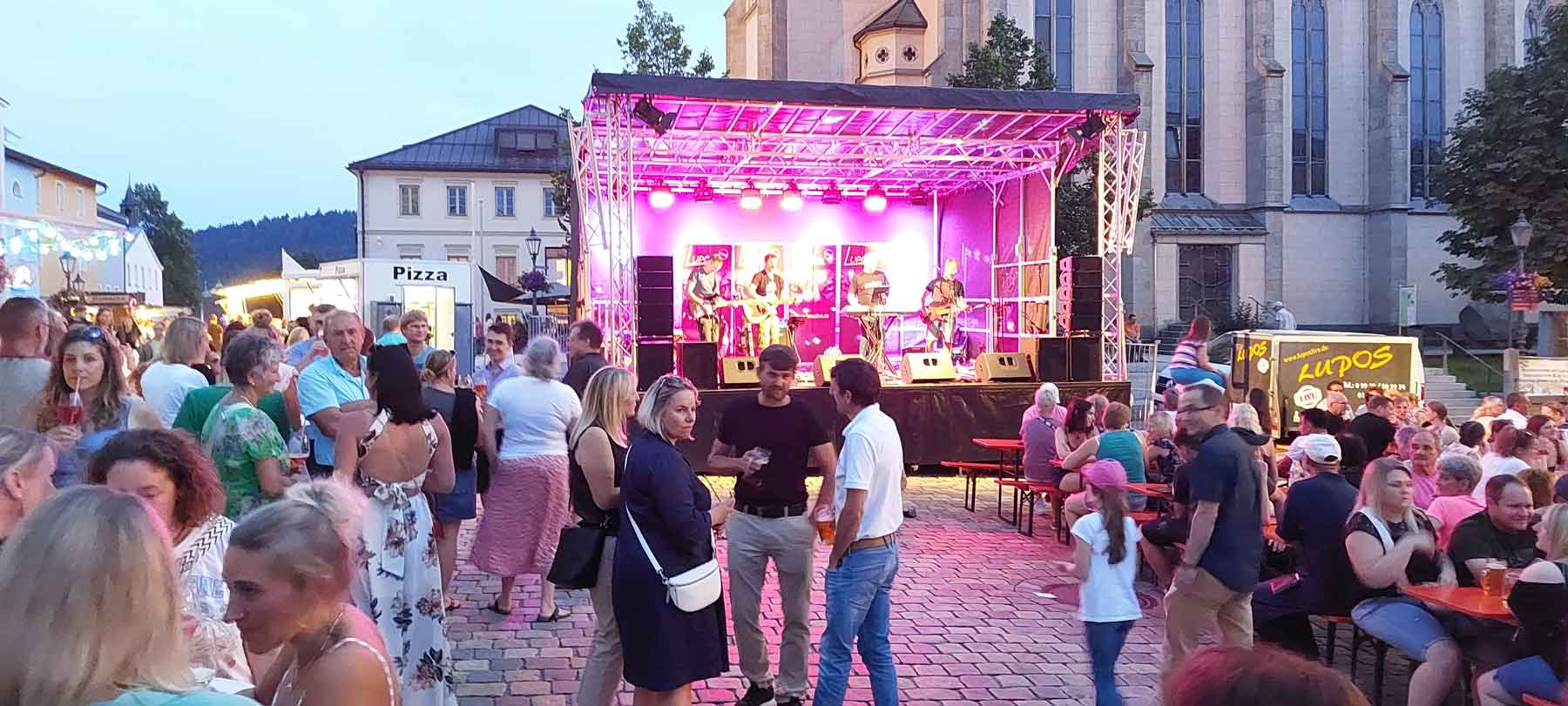 Bühne mit Live-Musik Bürgerfest Freyung